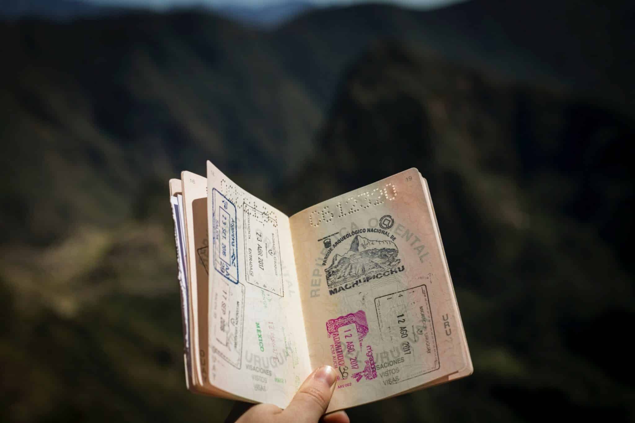 How to measure a strong passport - a multidimensional approach