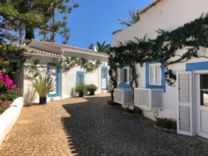 How-to-Find-a-Place-to-Stay-in-Portugal-png