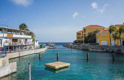 Benefits-of-living-in-Curacao