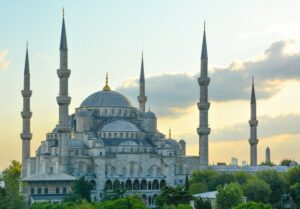 One of the top things to do in Turkey: visit the Blue Mosque at sunset
