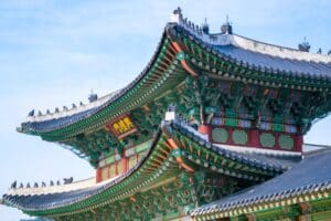 Colorful traditional building in Jongno-gu, Seoul, South Korea - expat-friendly countries to live in Asia