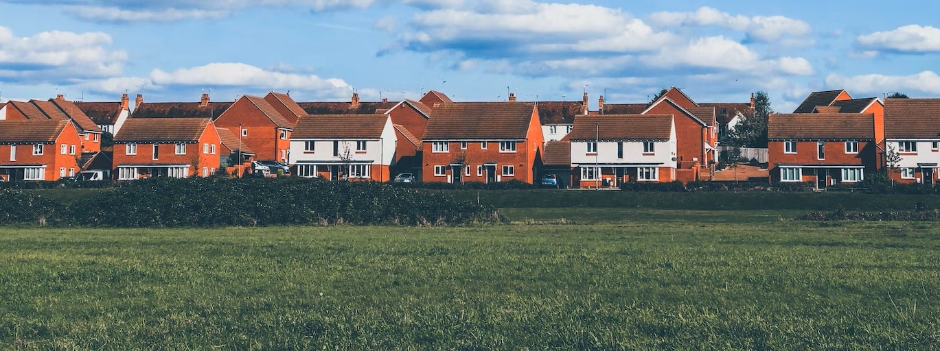 How much is the property tax rate for Stamp Duty Land Tax in the UK?