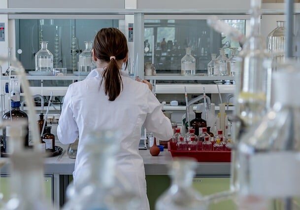 laboratory-g80df7b34a_640-e1707145183813