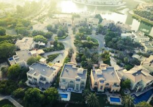 Villas in the United Arab Emirates from above - expat-friendly places to live