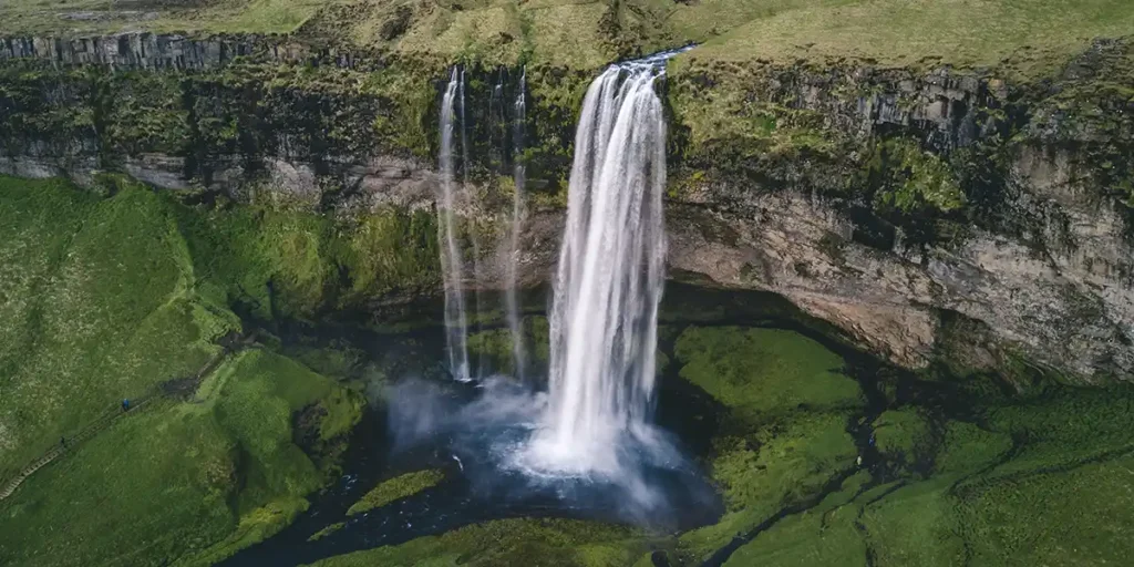 seljalandsfoss-iceland-short