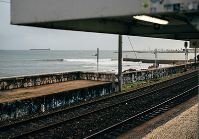 train for cascais through the cascais line