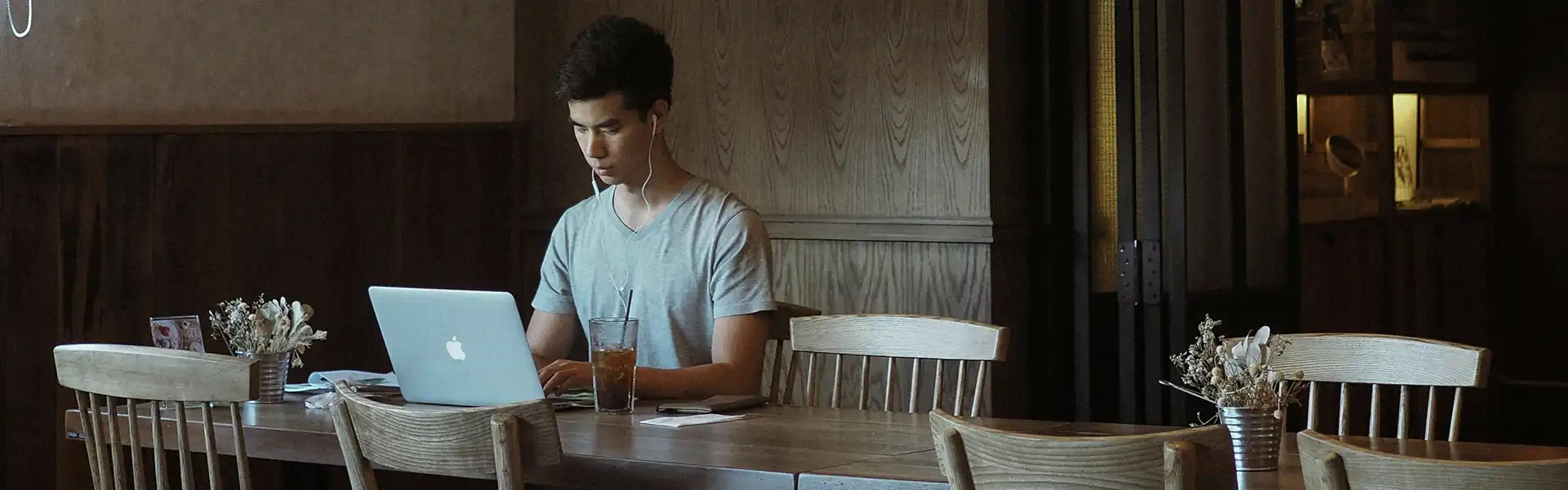 digital-nomad-cafe.long