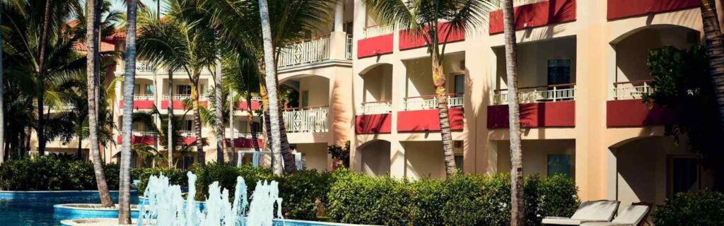 pool with a fountain inside a grenada hotel