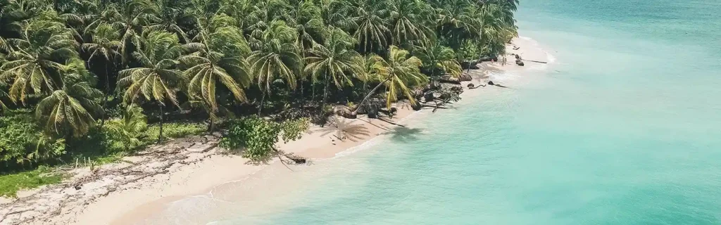 beach in San Blas Islands, Panamá, for Pensionado Visa